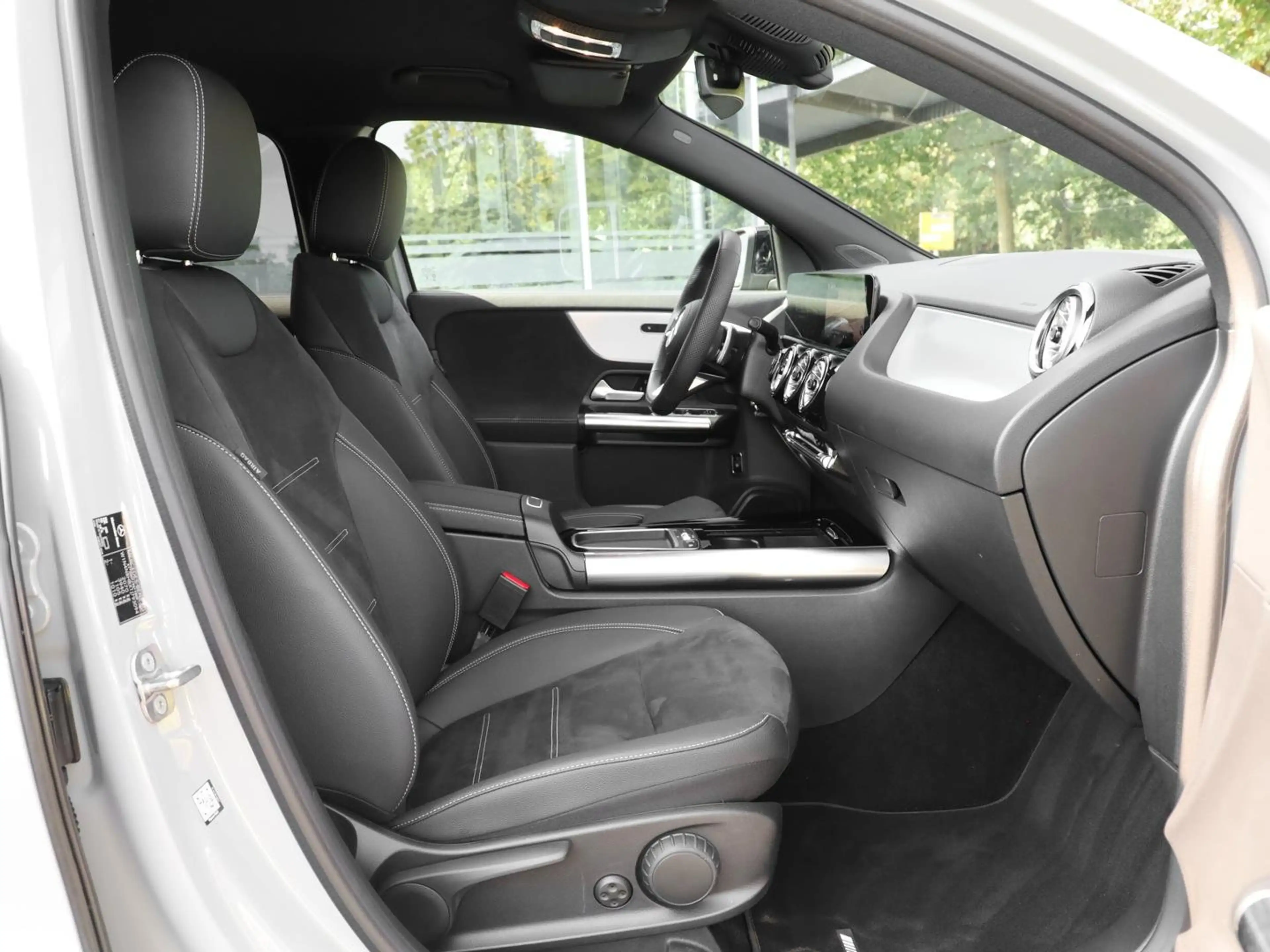 Mercedes-Benz GLA 200 AMG Night Rückfahrkamera Ambiente AHK — photo 6