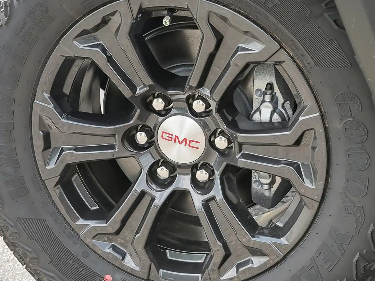 GMC Canyon снимка GMC Canyon