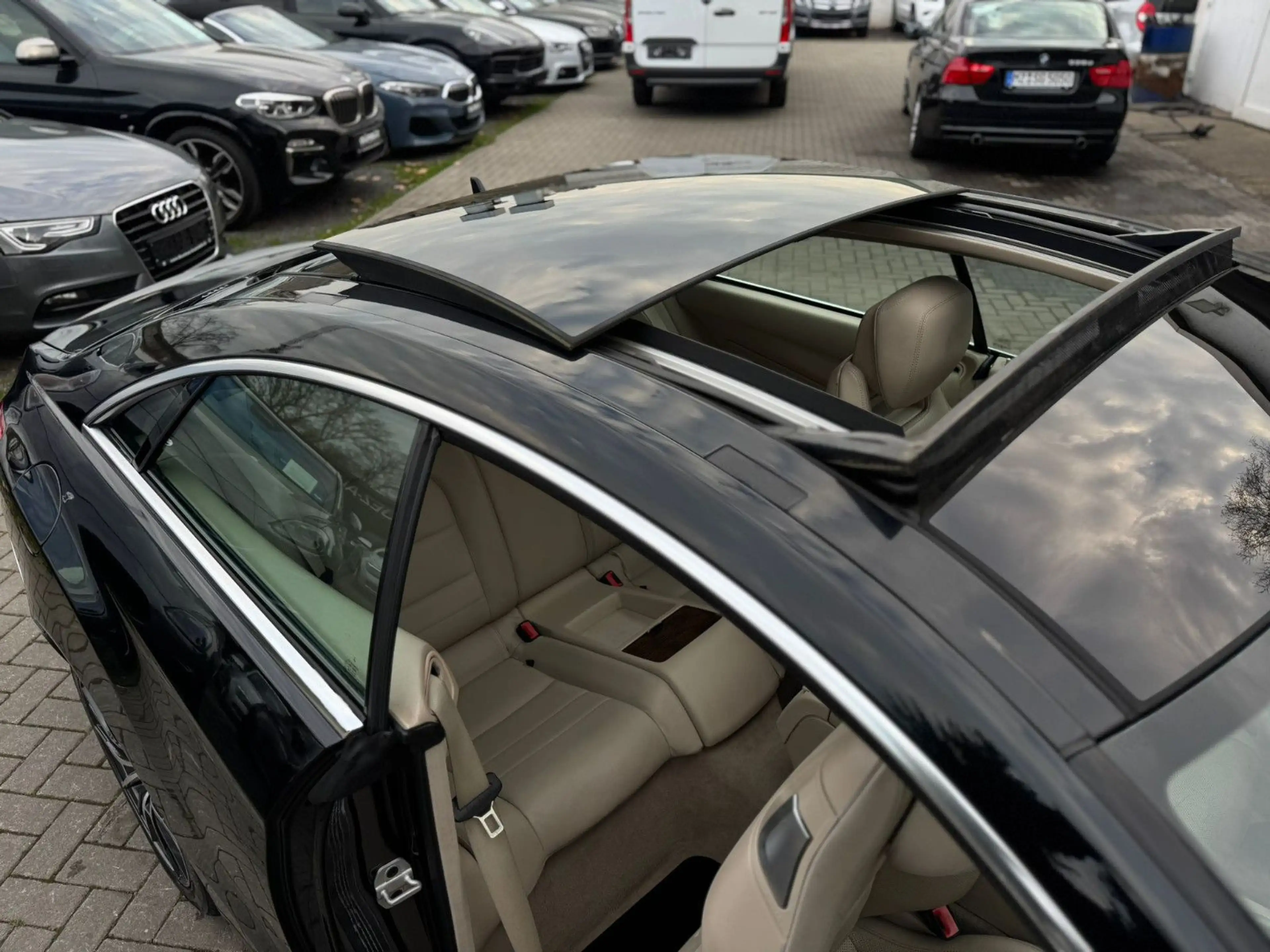 Mercedes-Benz E 350 Coupe 4Matic*Pano*HarmanKard*KAmera*LED — photo 11