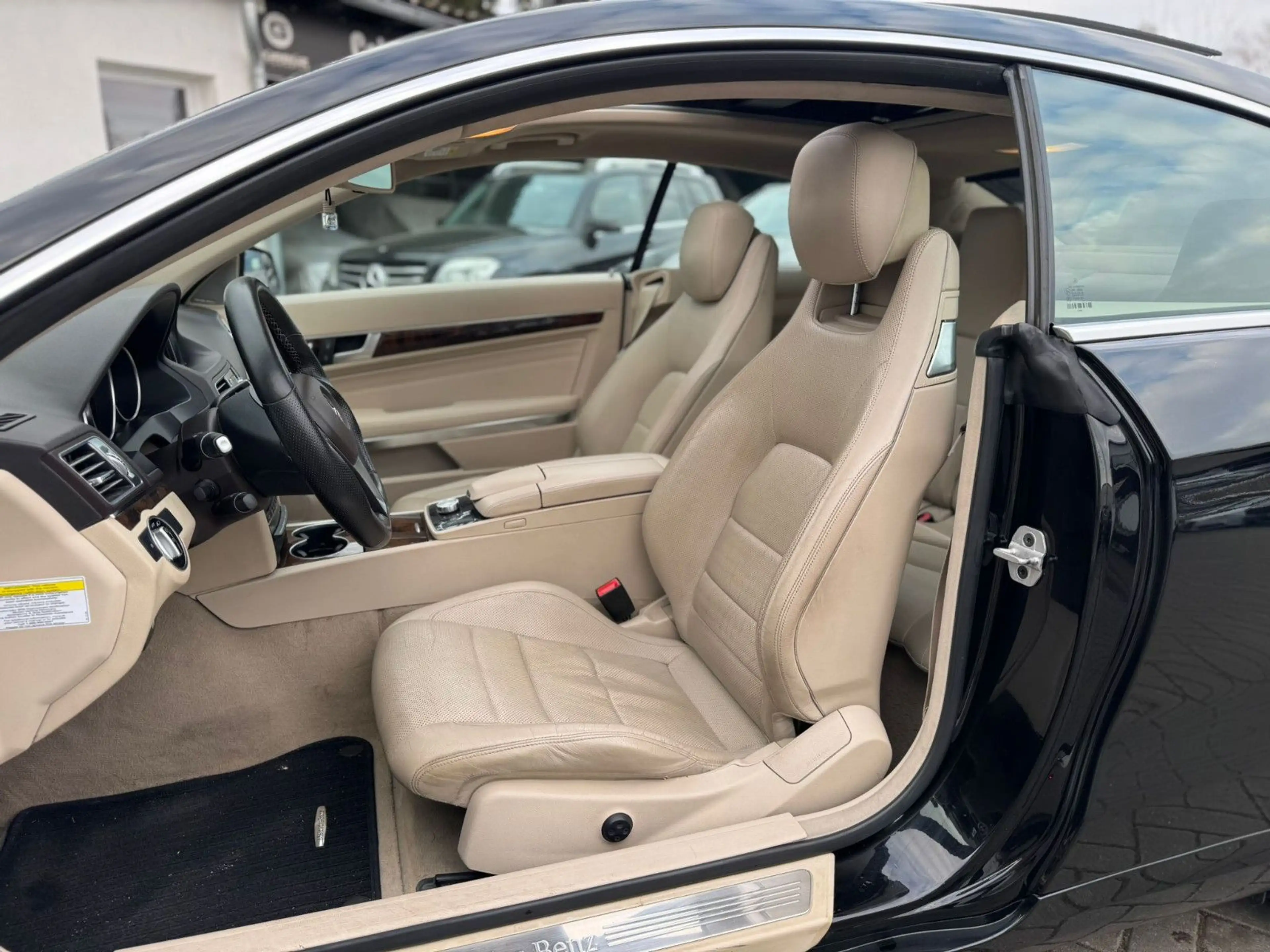 Mercedes-Benz E 350 Coupe 4Matic*Pano*HarmanKard*KAmera*LED — photo 12
