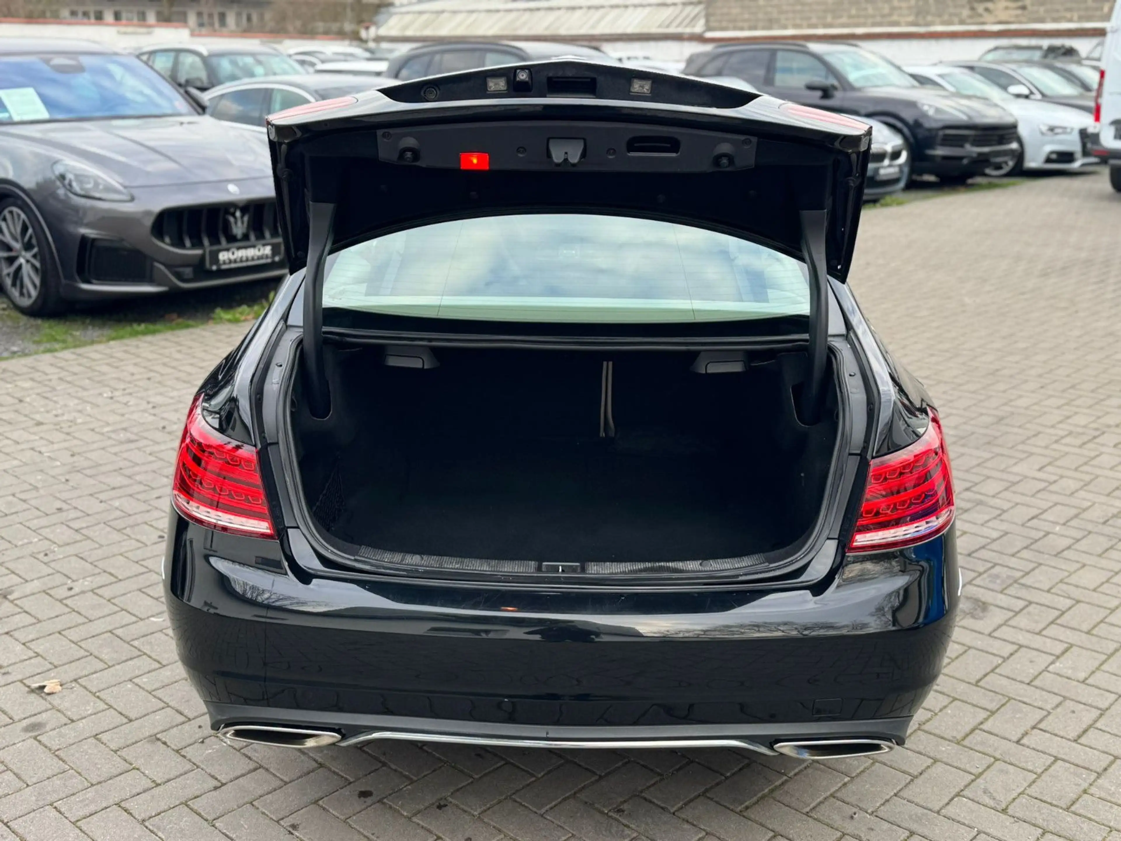 Mercedes-Benz E 350 Coupe 4Matic*Pano*HarmanKard*KAmera*LED — photo 7
