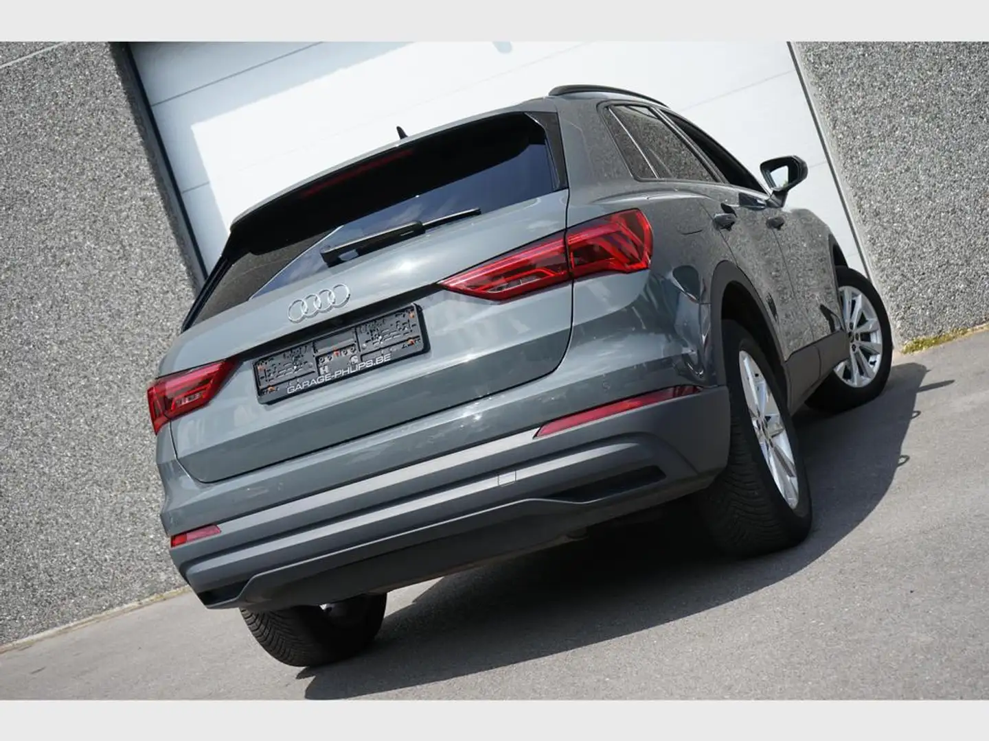 Audi Q3 PHEV Attraction 45 TFSIe 245pk S tronic NAVI / LED Gris - 2