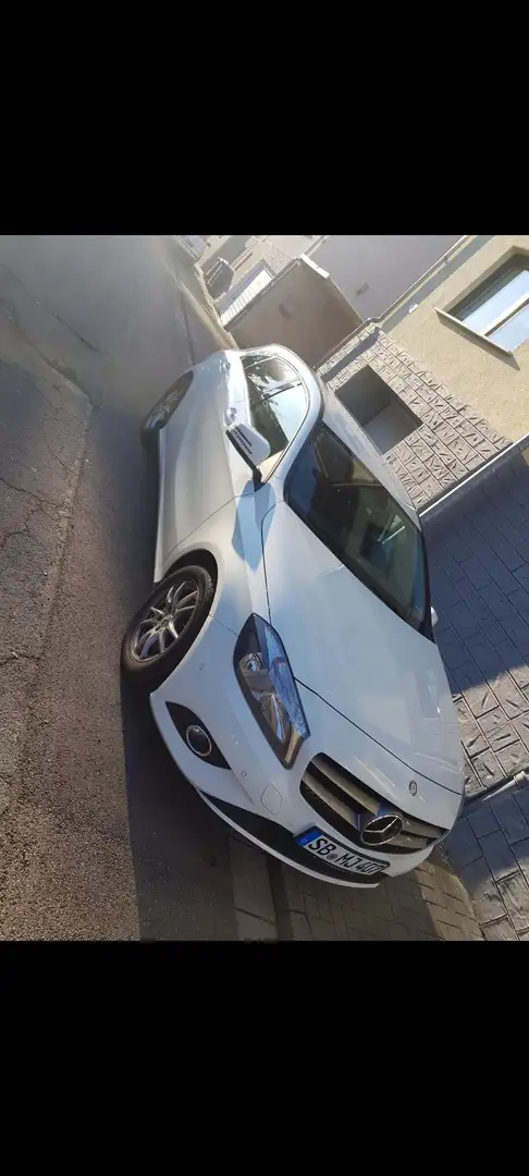 Mercedes-Benz A 180 A 180 (BlueEFFICIENCY)Urban Weiß - 1