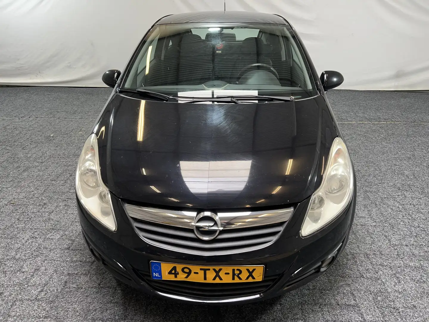 Opel Corsa 1.2-16V Enjoy Zwart - 2