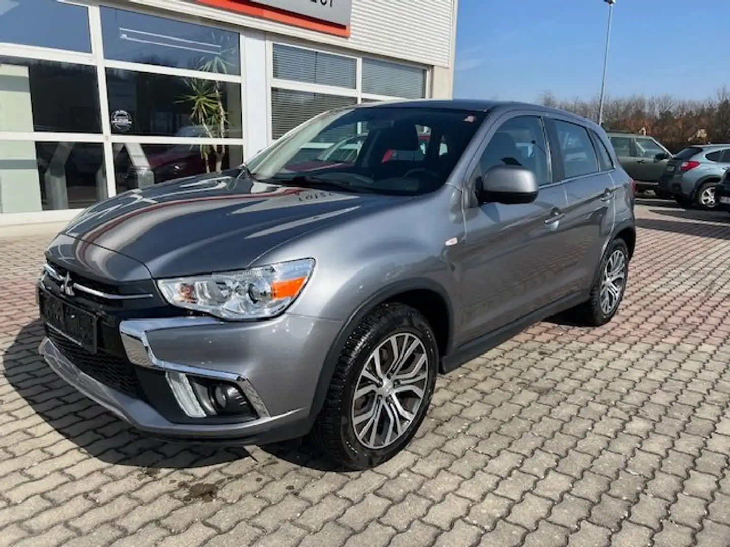 Mitsubishi ASX 1,6 MIVEC Inform Plus Grau - 1