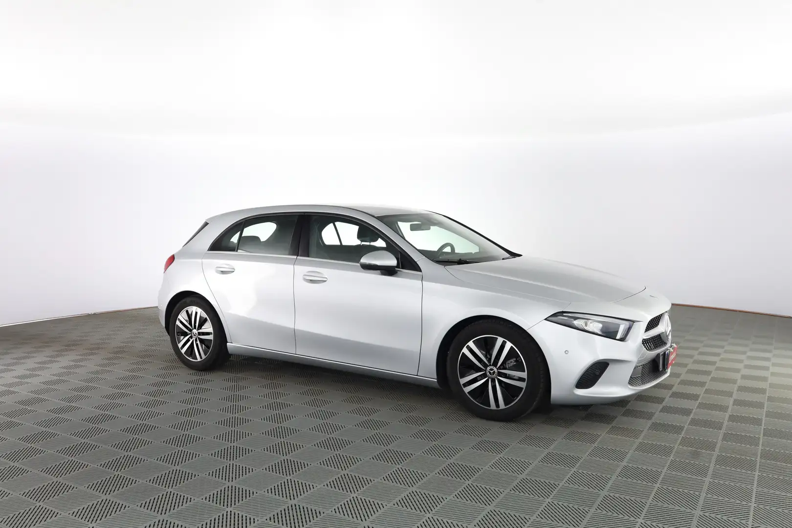Mercedes-Benz A 180 Automatic Business FARI LED,PACK TECH,PACK SPORT L Argento - 2