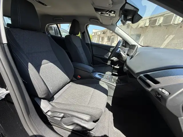 BMW 1 Series view 11