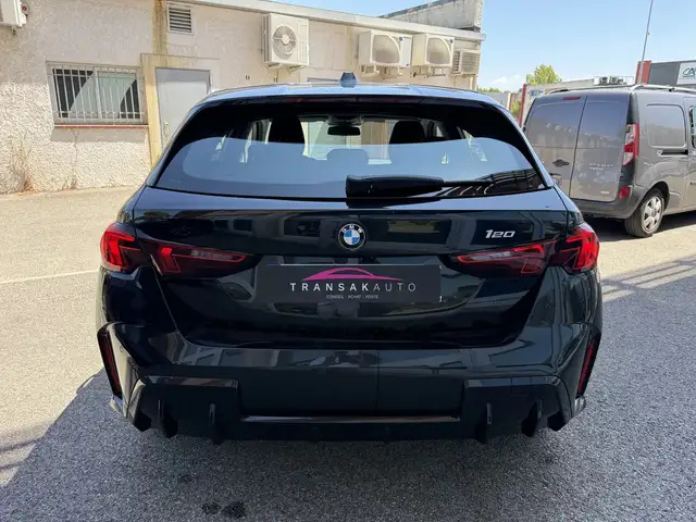 BMW 1 Series view 6