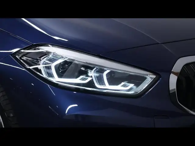 BMW 1 Series view 8