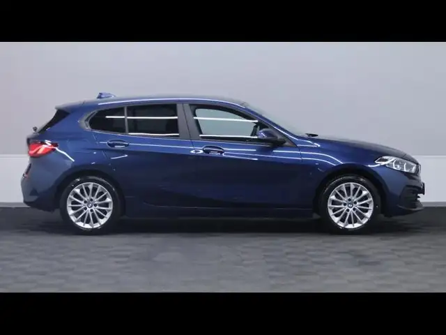 BMW 1 Series view 4