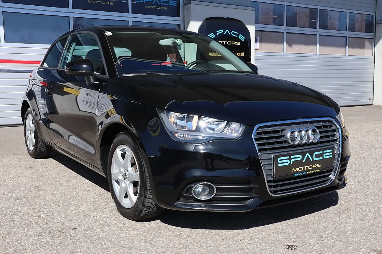 Audi A1 1,2 TFSI Ambition Noir - 1