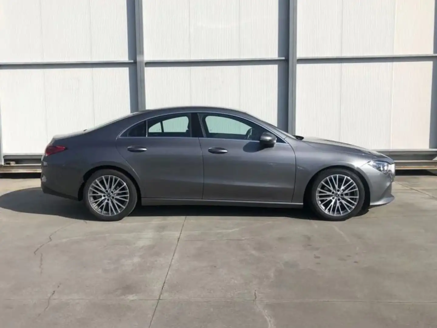 Mercedes-Benz CLA 180 CLA Coupe 180 d Sport auto Beige - 2