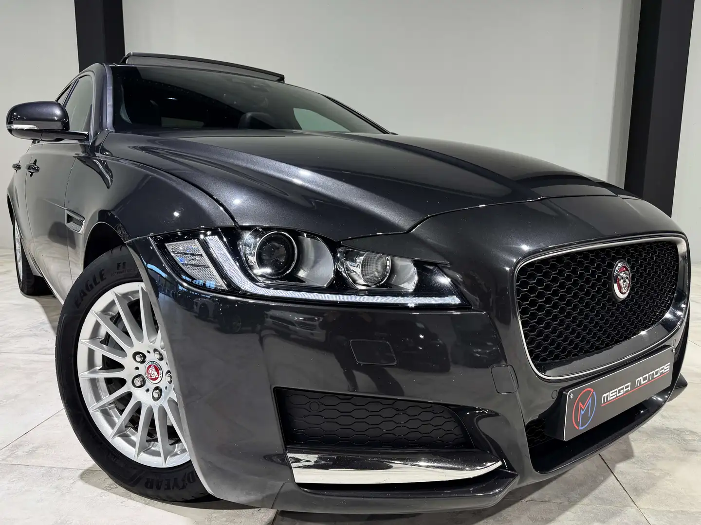 Jaguar XF 2.0d 163CV 77.000KM FULL OPTiONS GARANTiE Gris - 1