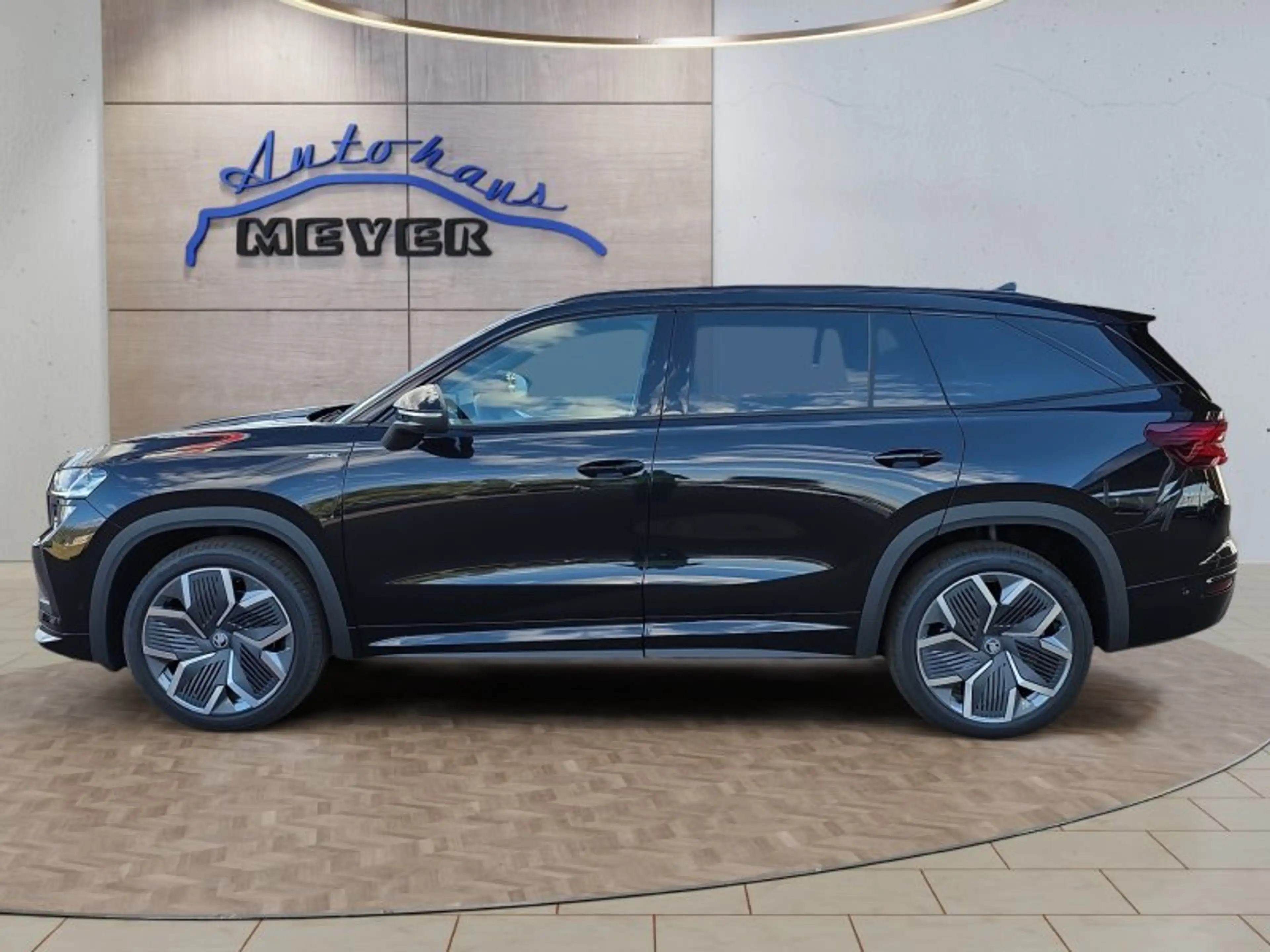Skoda Kodiaq Sportline 2,0TSI DSG 4x4 aAHK/7-Sitzer/Pano/Matrix — photo 2