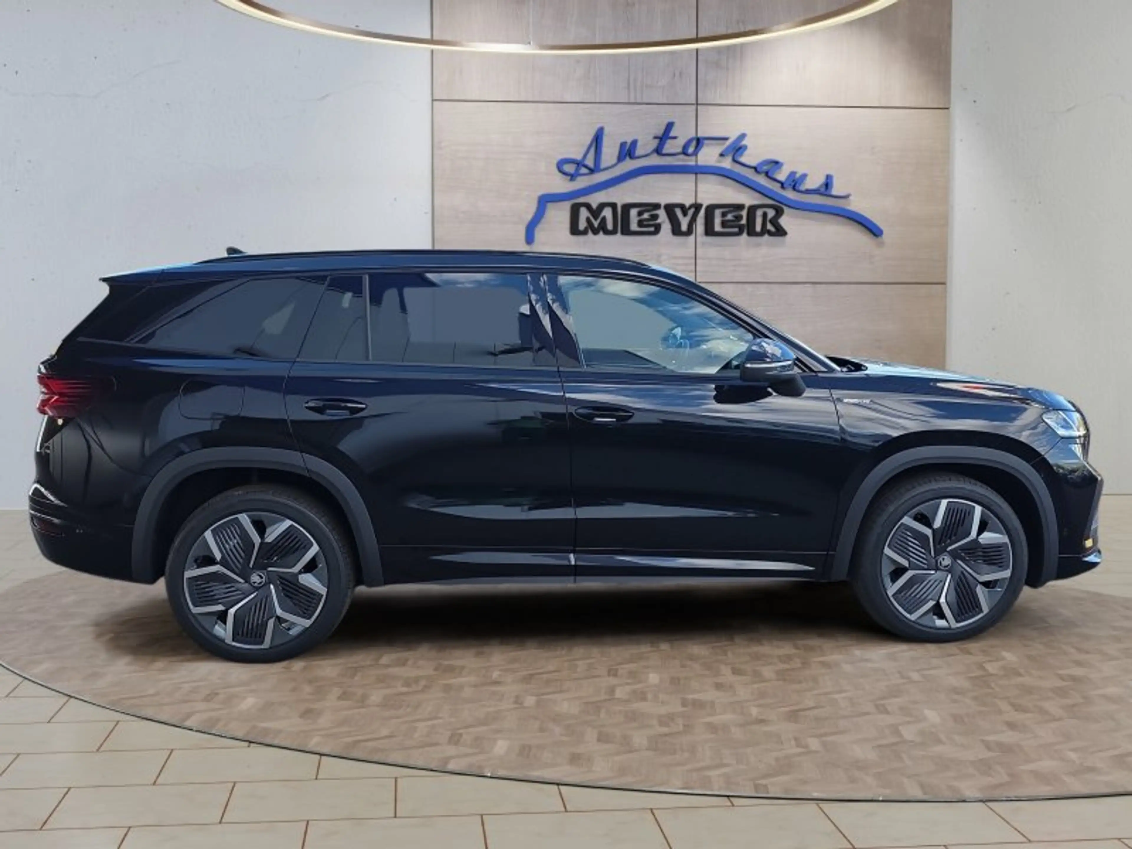 Skoda Kodiaq Sportline 2,0TSI DSG 4x4 aAHK/7-Sitzer/Pano/Matrix — photo 6