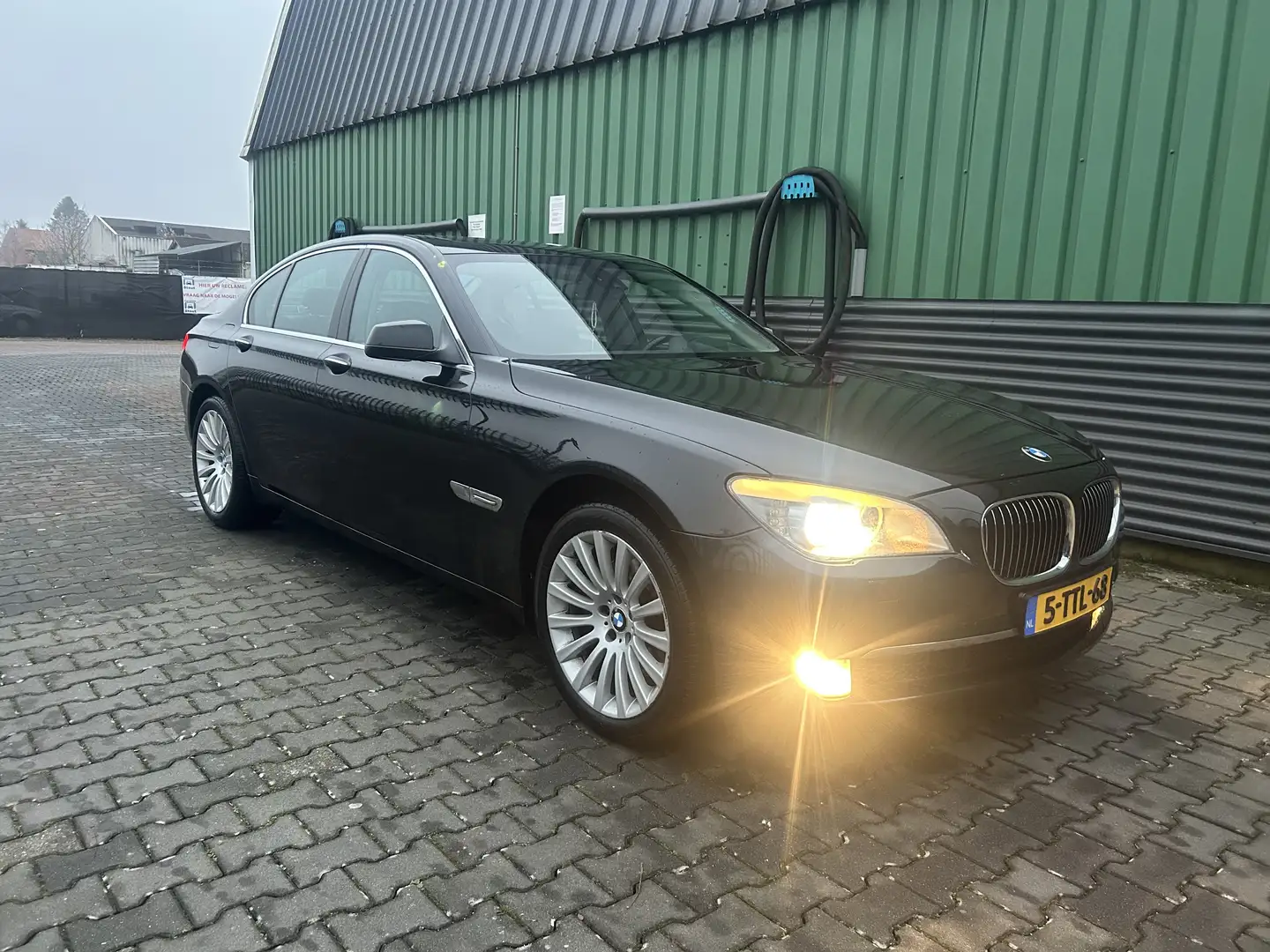 BMW 730 Executive Fekete - 1