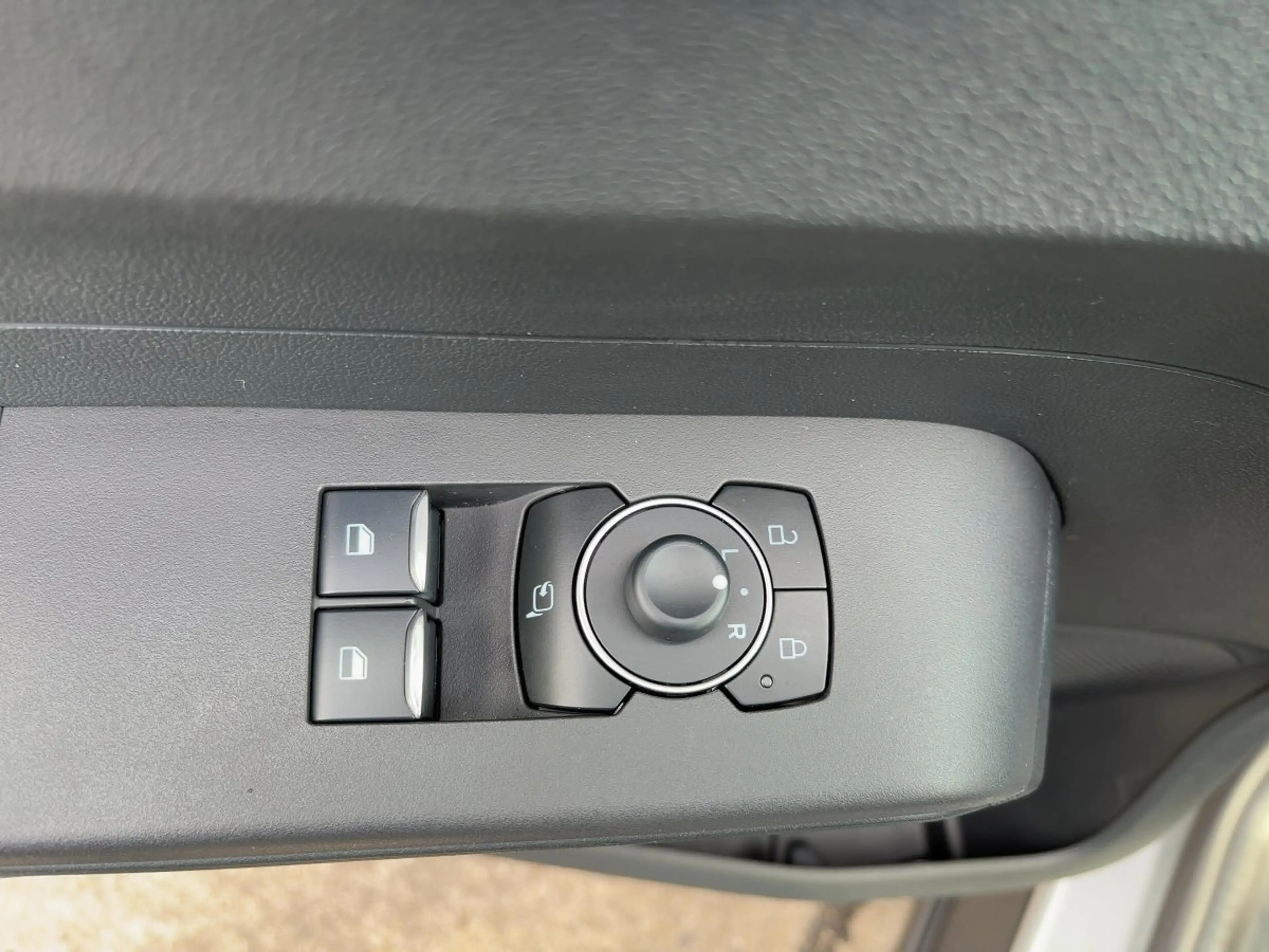 Ford Tourneo Courier Trend 92 kW AHK — photo 15