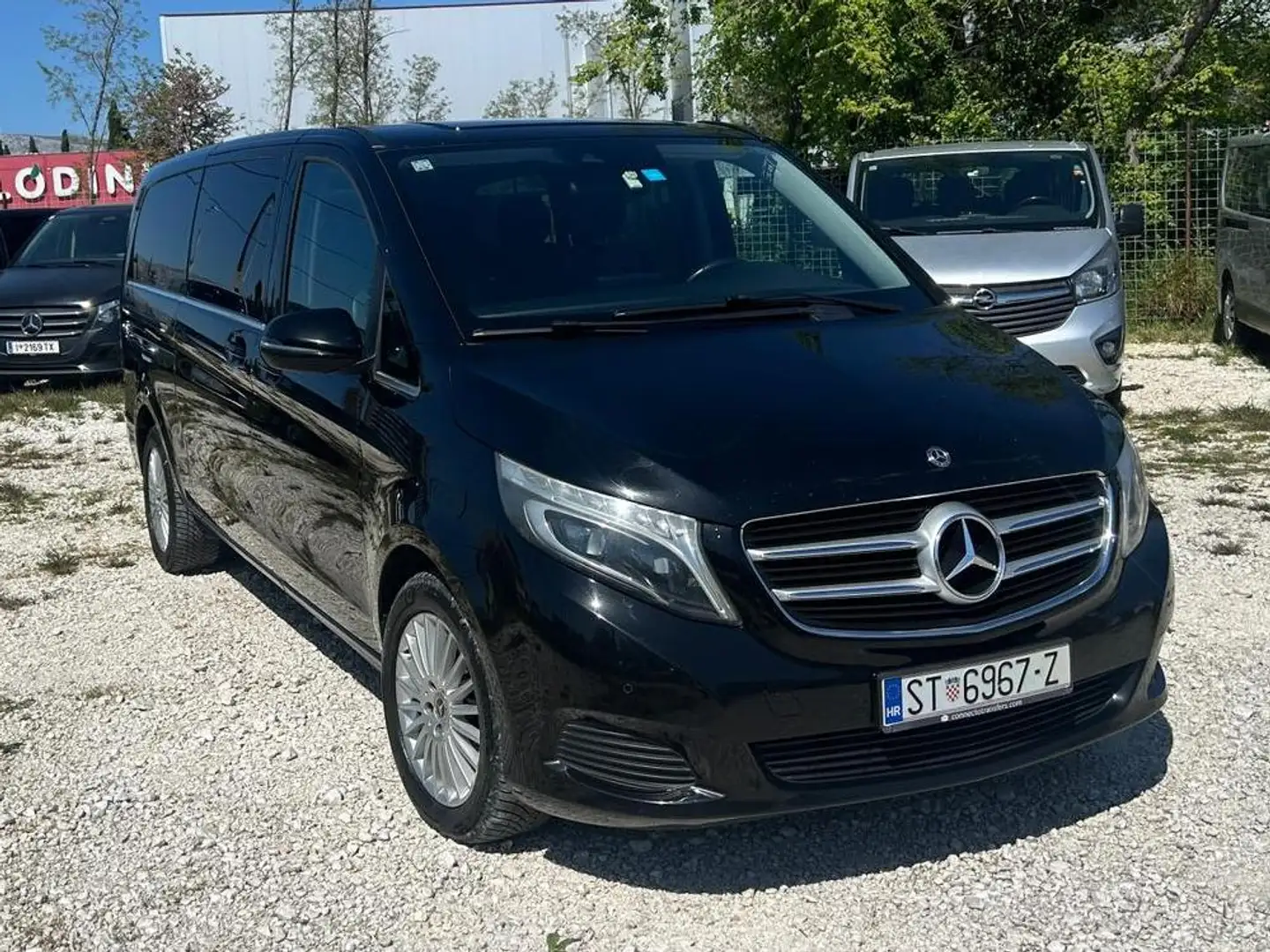 Mercedes-Benz V 220 220d, extralang Schwarz - 2