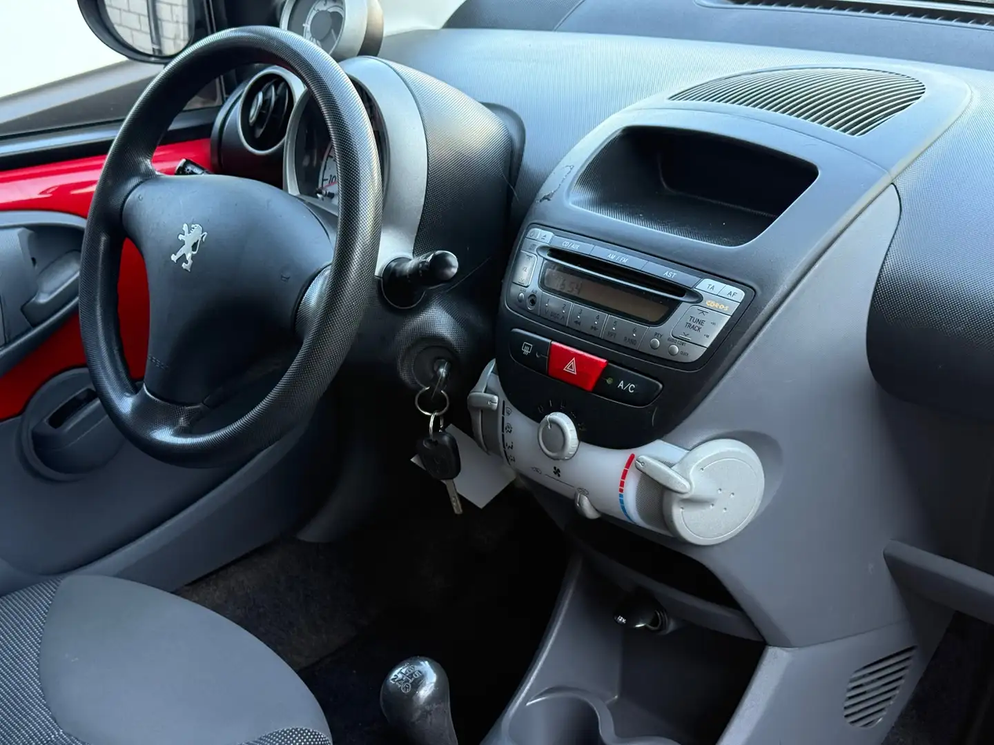 Peugeot 107 1.0-12V XR Airco Elektrische Ramen Nieuwe Apk Rouge - 2
