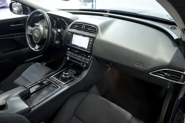 Jaguar XE 2.0 Diesel Prestige 2018, foto 23
