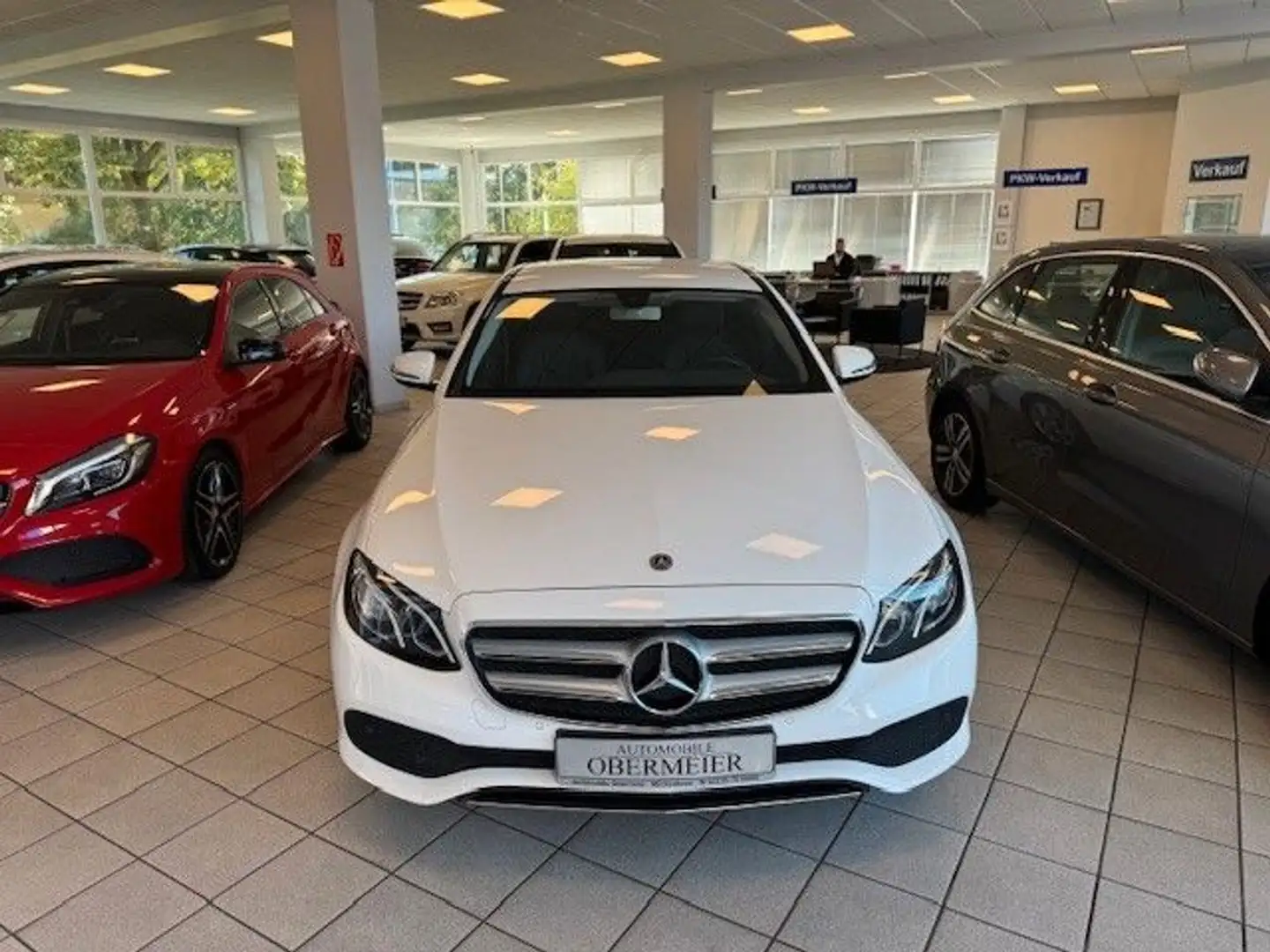 Mercedes-Benz E 200 Avantgarde 9G-Tr. RFK LED SHZ TWA Ambiente Blanc - 2
