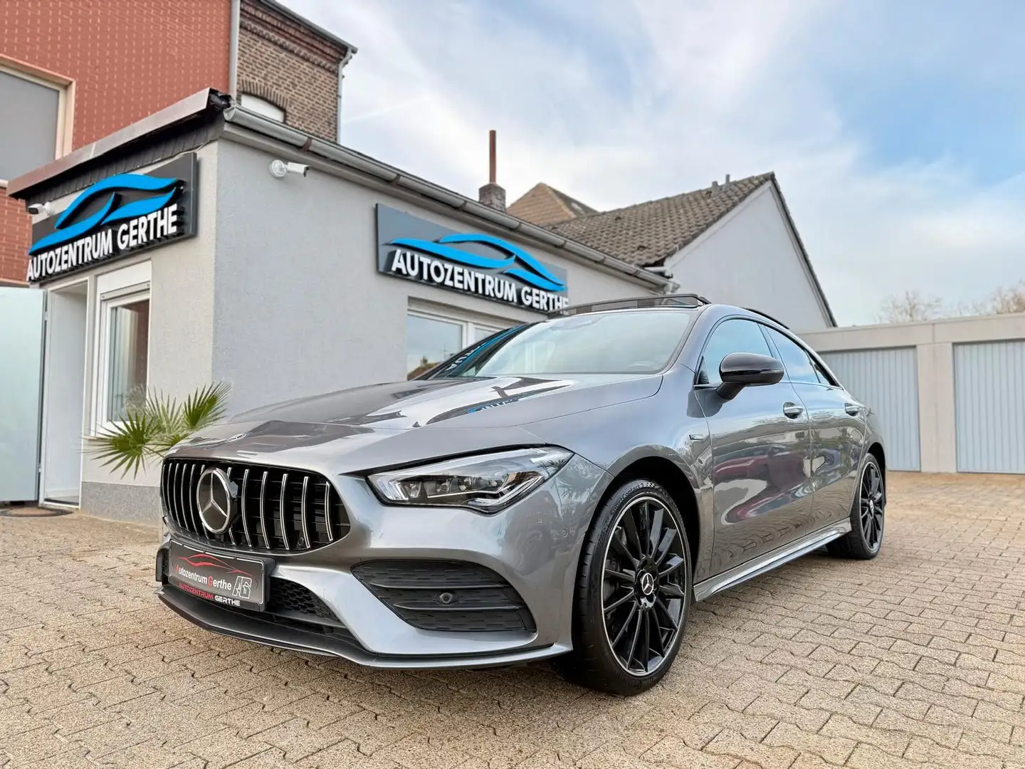 Mercedes-Benz CLA 250 e Edition*AMG*Panorama*Night-Paket*Kamer Gris - 2