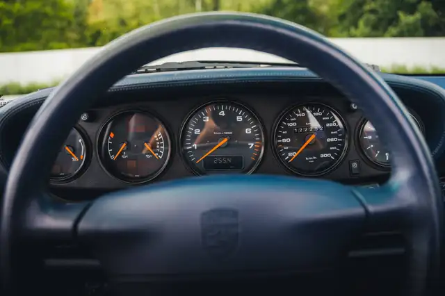 Porsche 911 view 11