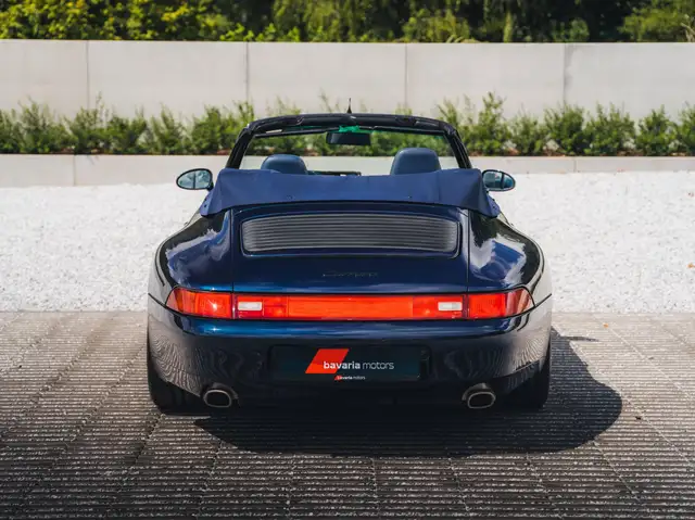 Porsche 911 view 7