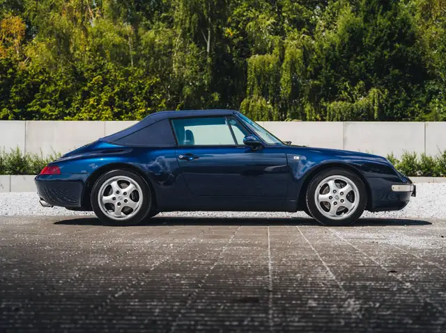 Porsche 911 view 5