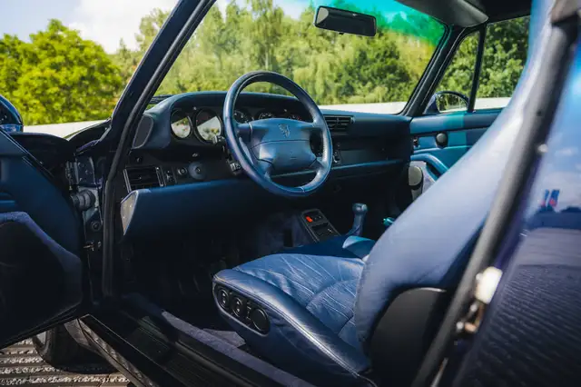 Porsche 911 view 10