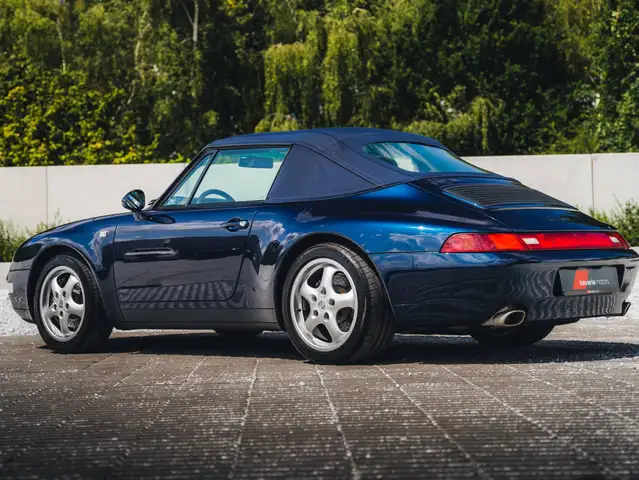 Porsche 911 view 8
