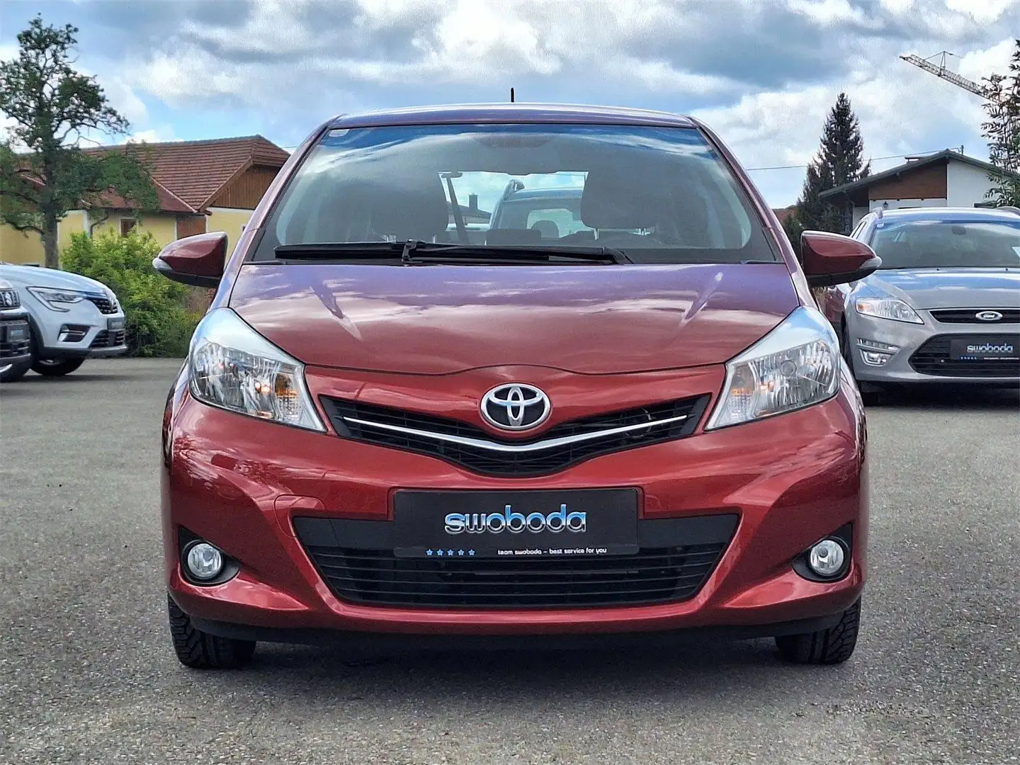 Toyota Yaris 1,33 dVVT-i Lounge *AHK* *8-Fach* Rot - 2