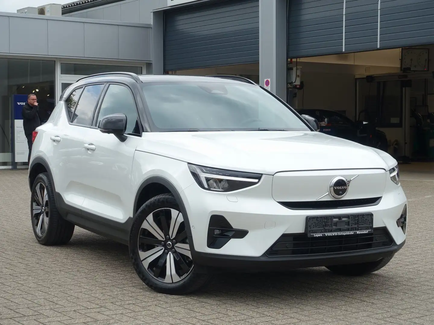 Volvo XC40 Recharge Single Motor Ultimate PANO/360°KAM Weiß - 2