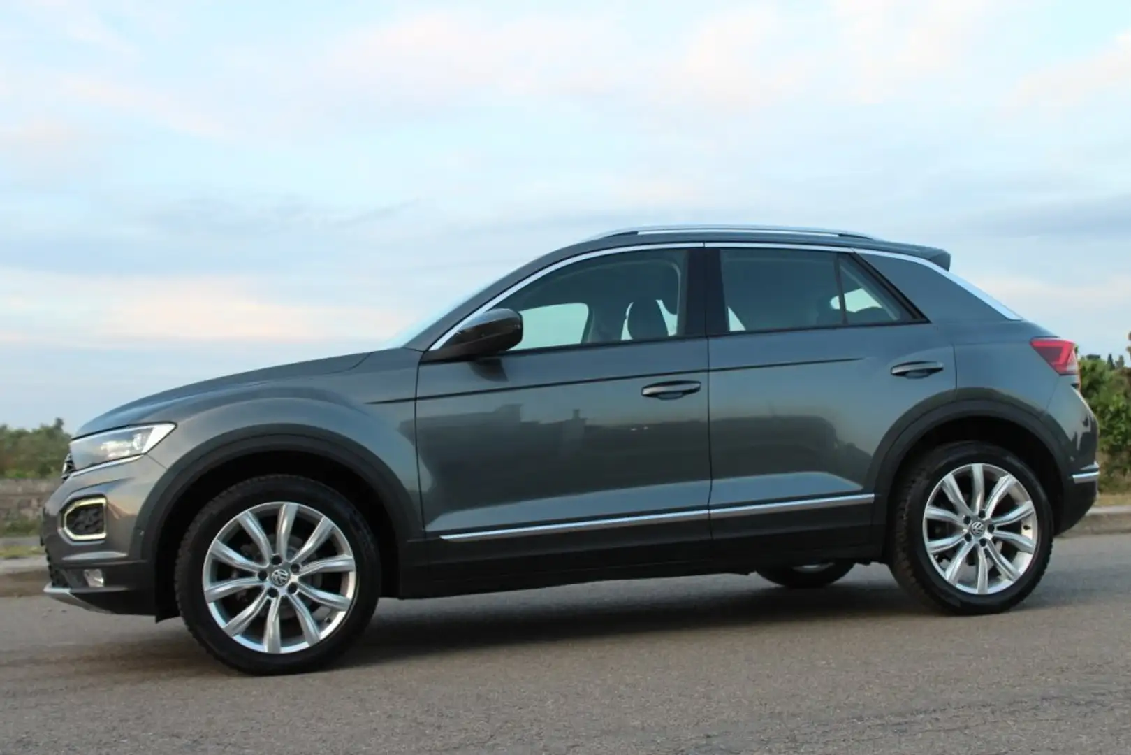 Volkswagen T-Roc 1.6 tdi *FULL LED *NAVI *ADVANCED Grigio - 2