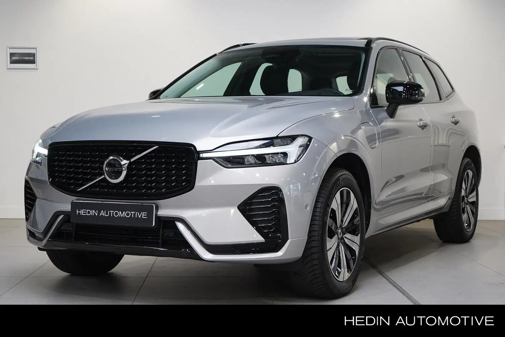 Volvo XC60 T6 Plug-in hybrid AWD Plus Dark | 2250 kg Trekgewi Grijs - 1