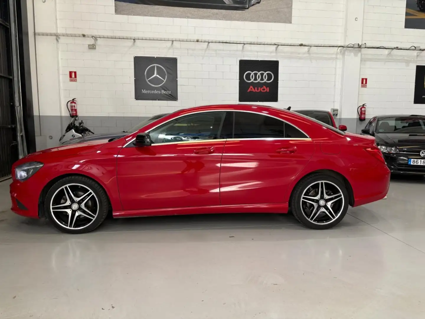 Mercedes-Benz CLA 200 200CDI Urban Rojo - 1