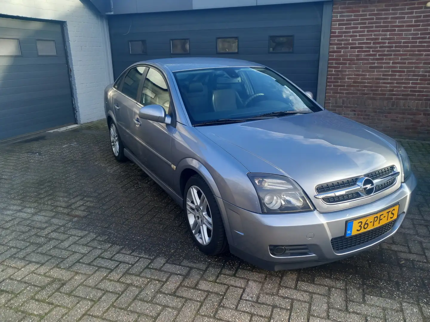 Opel Vectra GTS 2.2-16V Elegance,Airco,Trekhaak,Lichtmetalen v Grau - 2