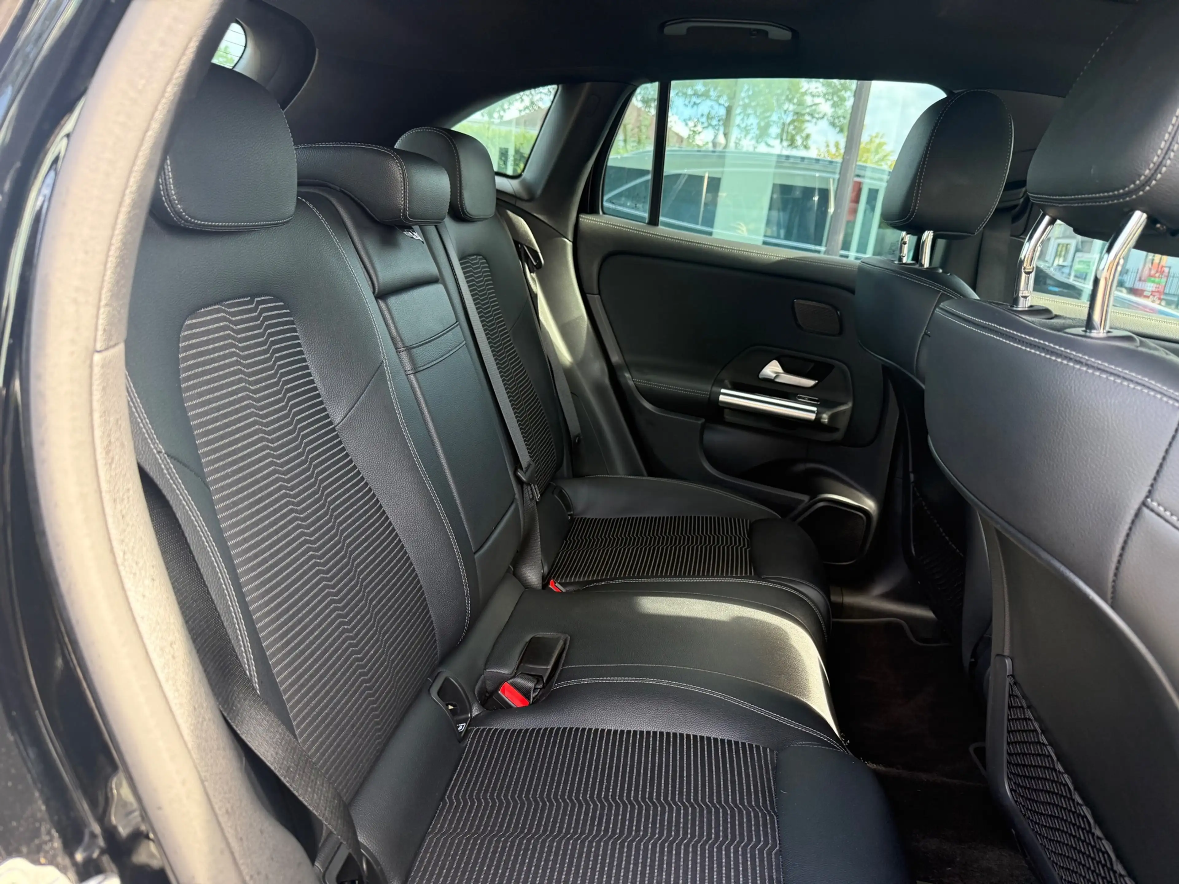 Mercedes-Benz EQA 250 Business Solution Luxury 67 kWh - Automaat - Pano/ — photo 29