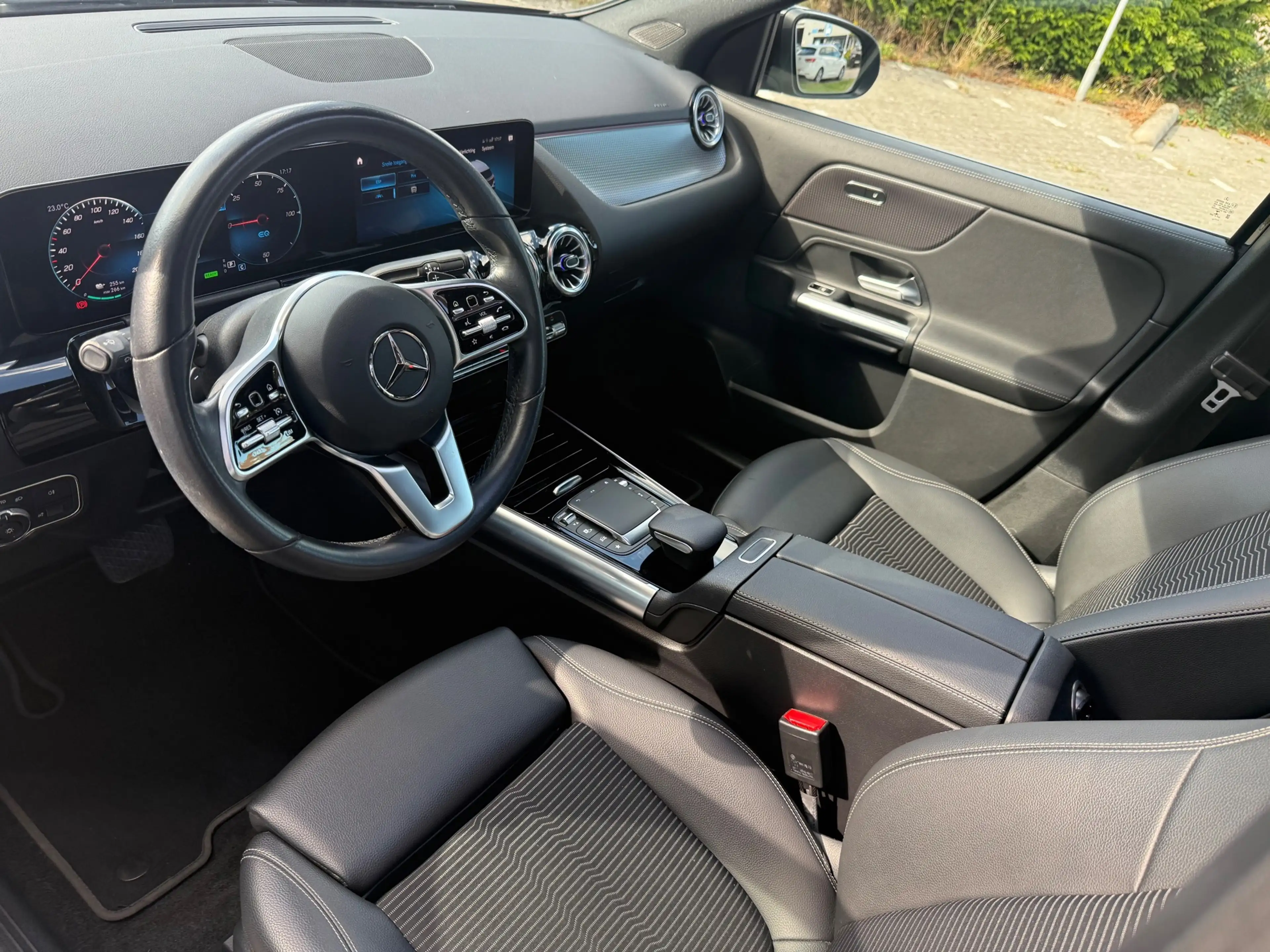 Mercedes-Benz EQA 250 Business Solution Luxury 67 kWh - Automaat - Pano/ — photo 26