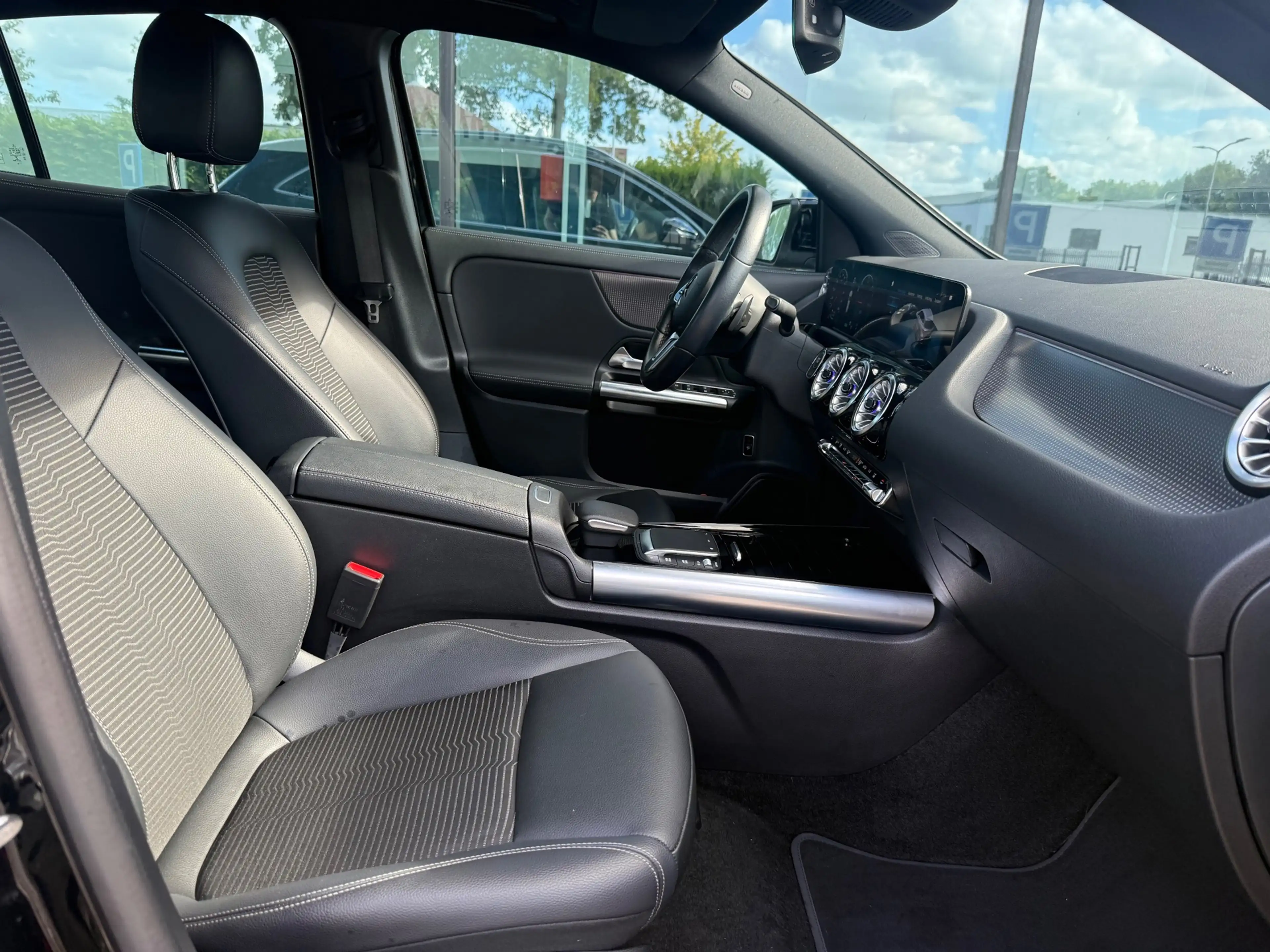 Mercedes-Benz EQA 250 Business Solution Luxury 67 kWh - Automaat - Pano/ — photo 32