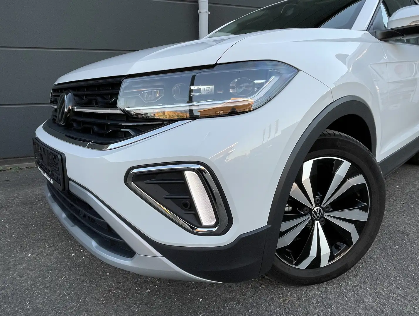 Volkswagen T-Cross 1.5 TSI DSG Style 150PS IQ.LIGHT NAVI ACC Sitzhzg. Weiß - 2
