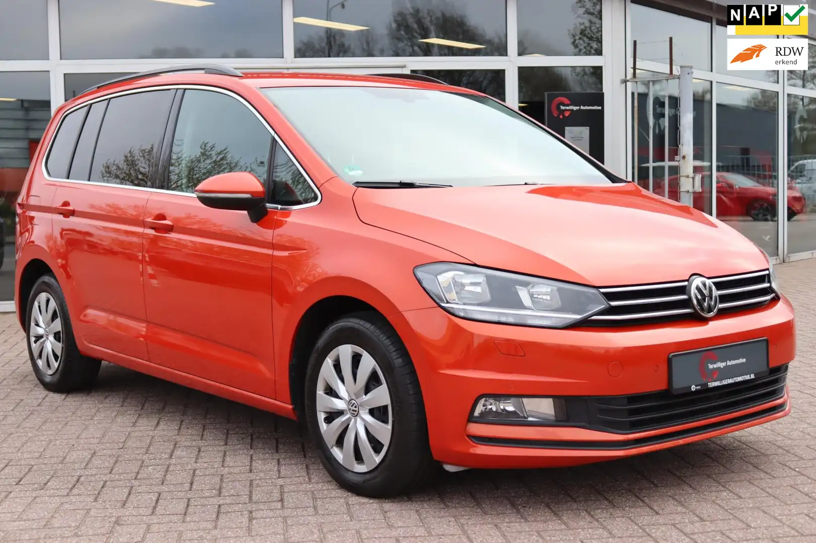 Volkswagen Touran 1.4 TSI | HIGHLINE | DSG | 1e EIGENAAR | CLIMA | 7 Oranje - 1