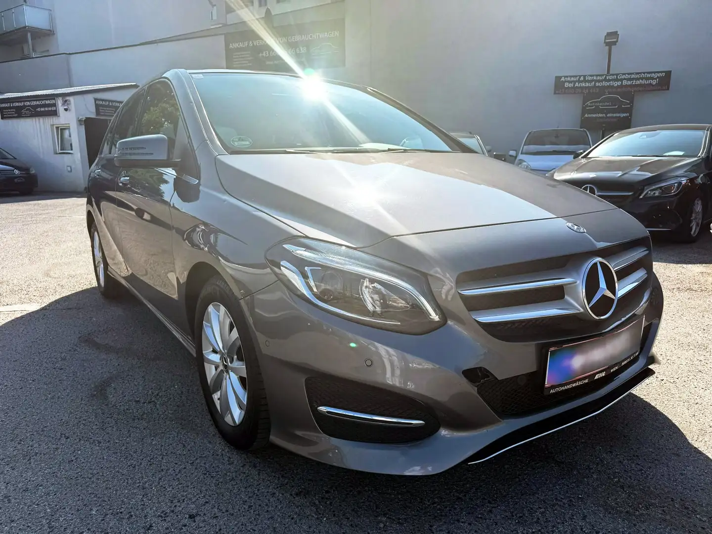 Mercedes-Benz B 180 d Autom. (Hagelschaden !!) Parkhilfe Sitzheiz LED Šedá - 1