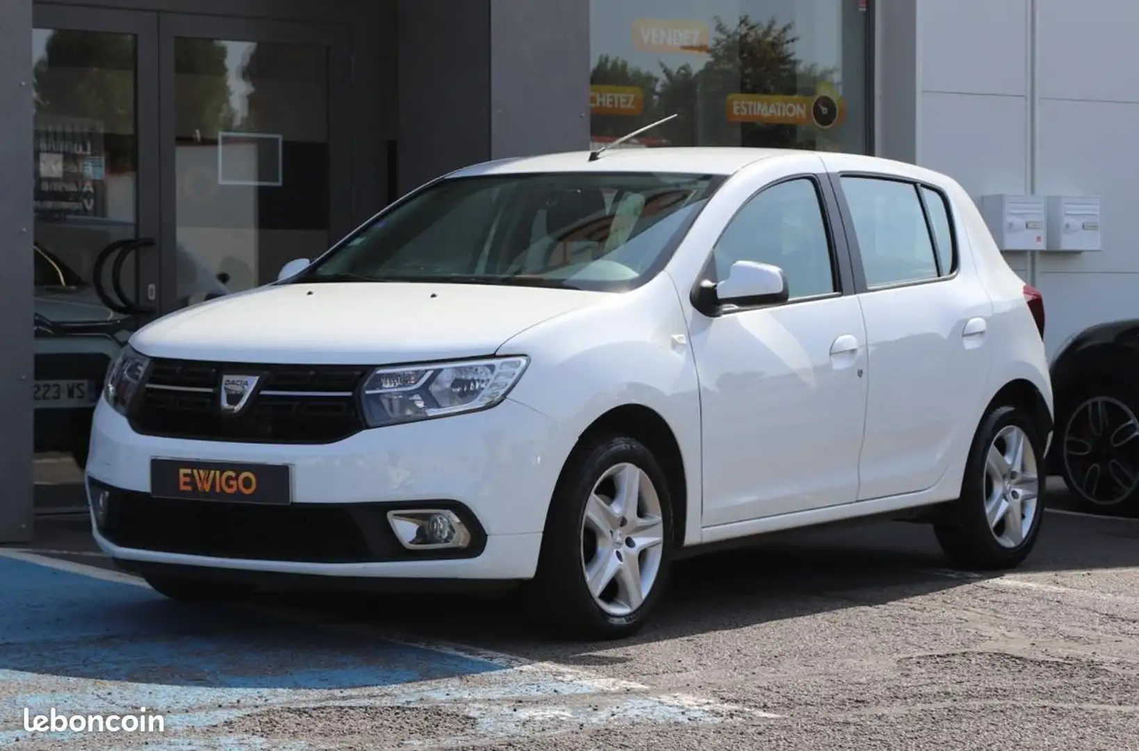 Dacia Sandero 1.0 SCE 75ch LAUREATE ATTELAGE GARANTIE Weiß - 1