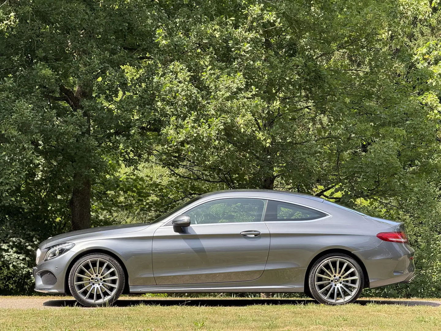 Mercedes-Benz C 180 Coupé AMG Grijs - 2