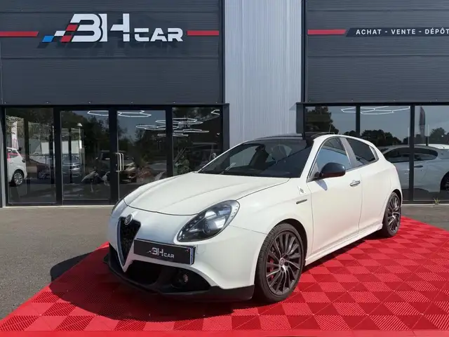 Alfa Romeo Giulietta 1.8 TBI 235 QUADRIFOGLIO VERDE / ECHAPPEMENT RAGAZZON / SIÈGES CHAUFFANT