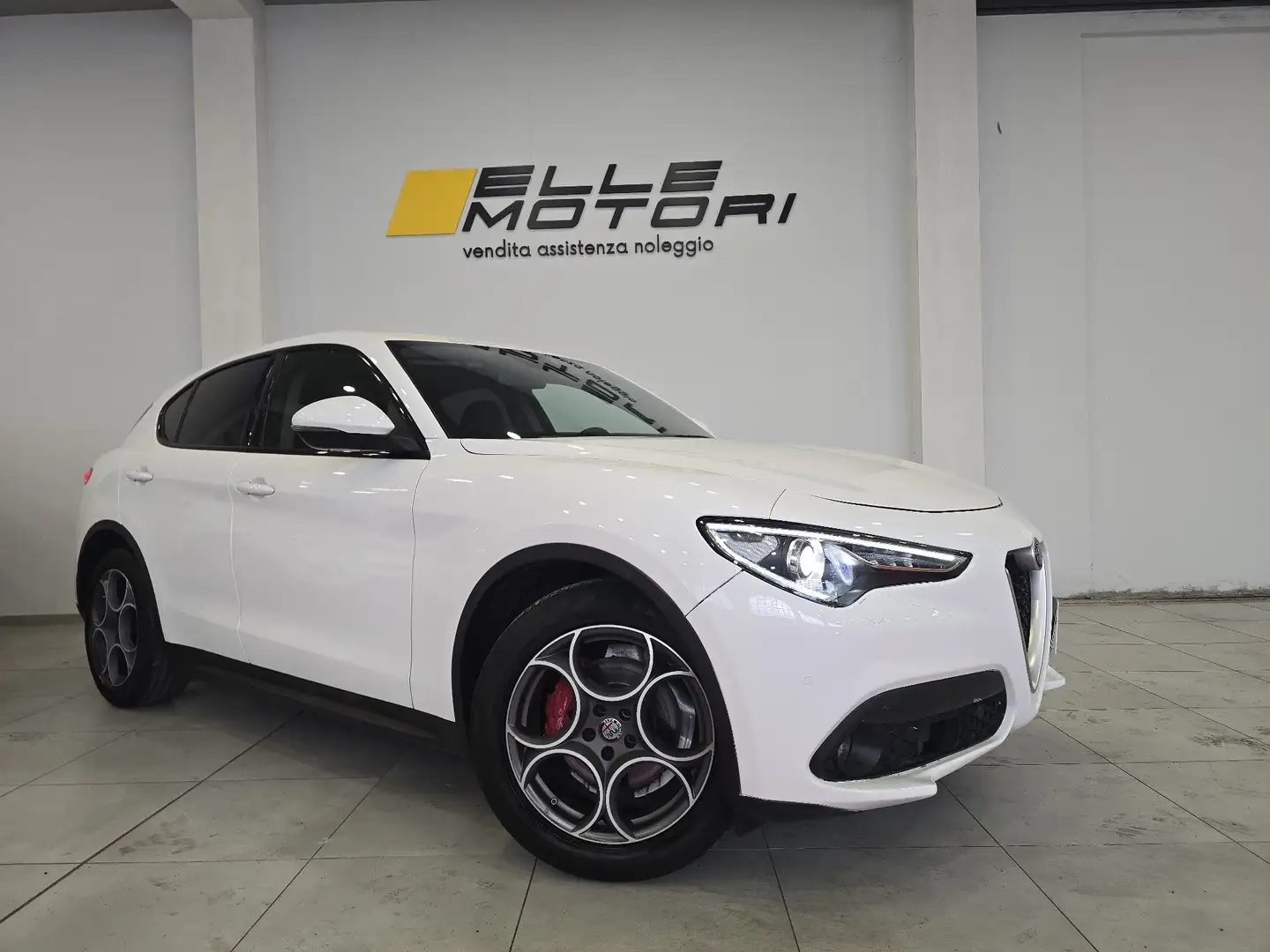 Alfa Romeo Stelvio Stelvio 2.2 t Q4 190cv auto my19 Bianco - 1