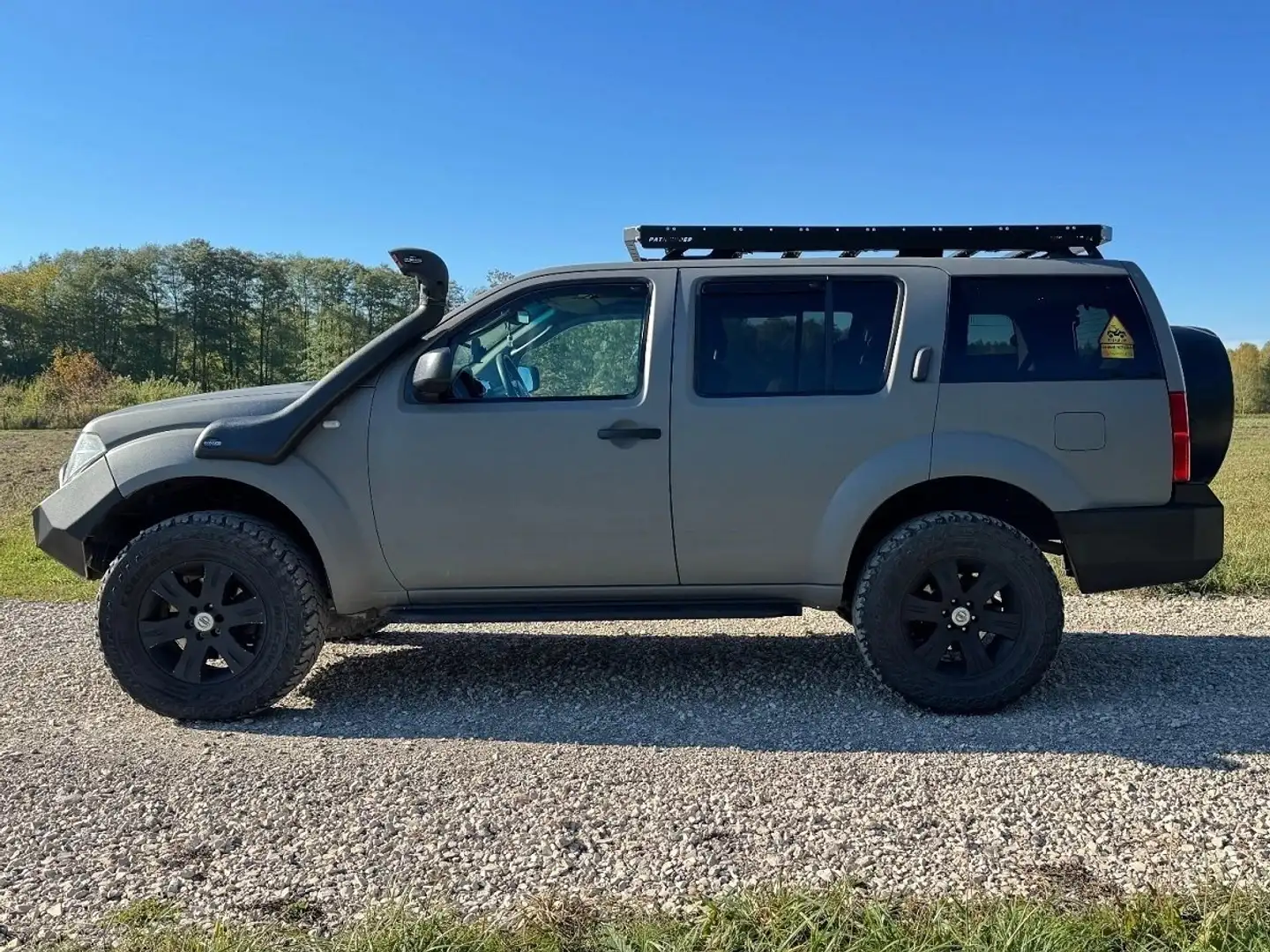 Nissan Pathfinder Pathfinder 2.5 dCi SE Grau - 1