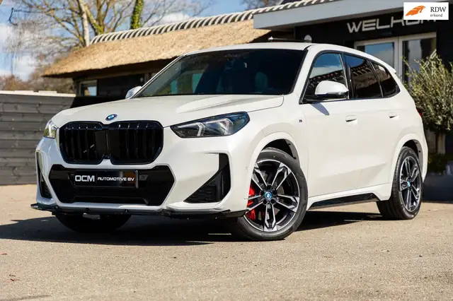 BMW iX1 EDrive 20 M Sport Live Cockpit I Mineralweiss Meta