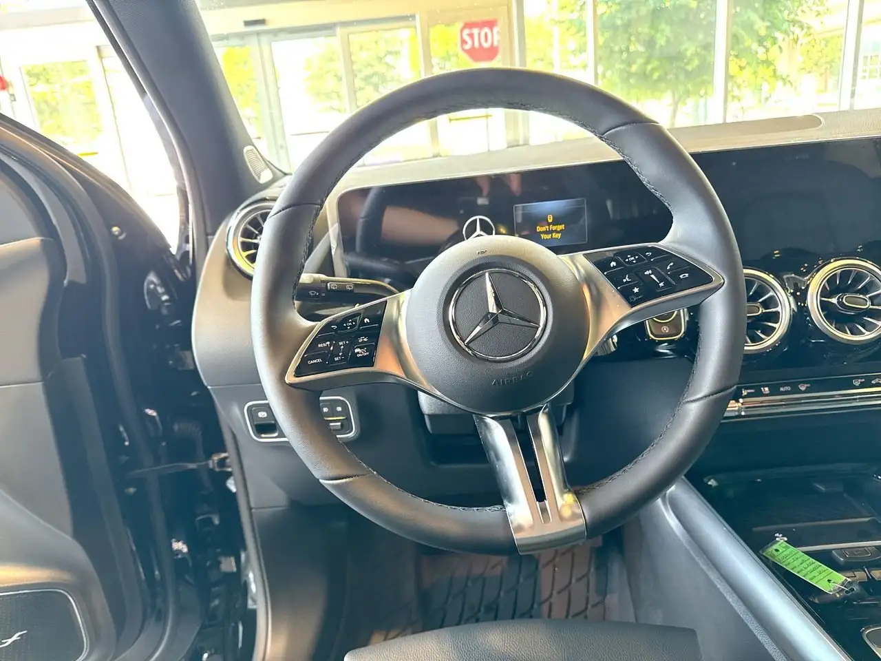 Mercedes-Benz GLA снимка Mercedes-Benz GLA